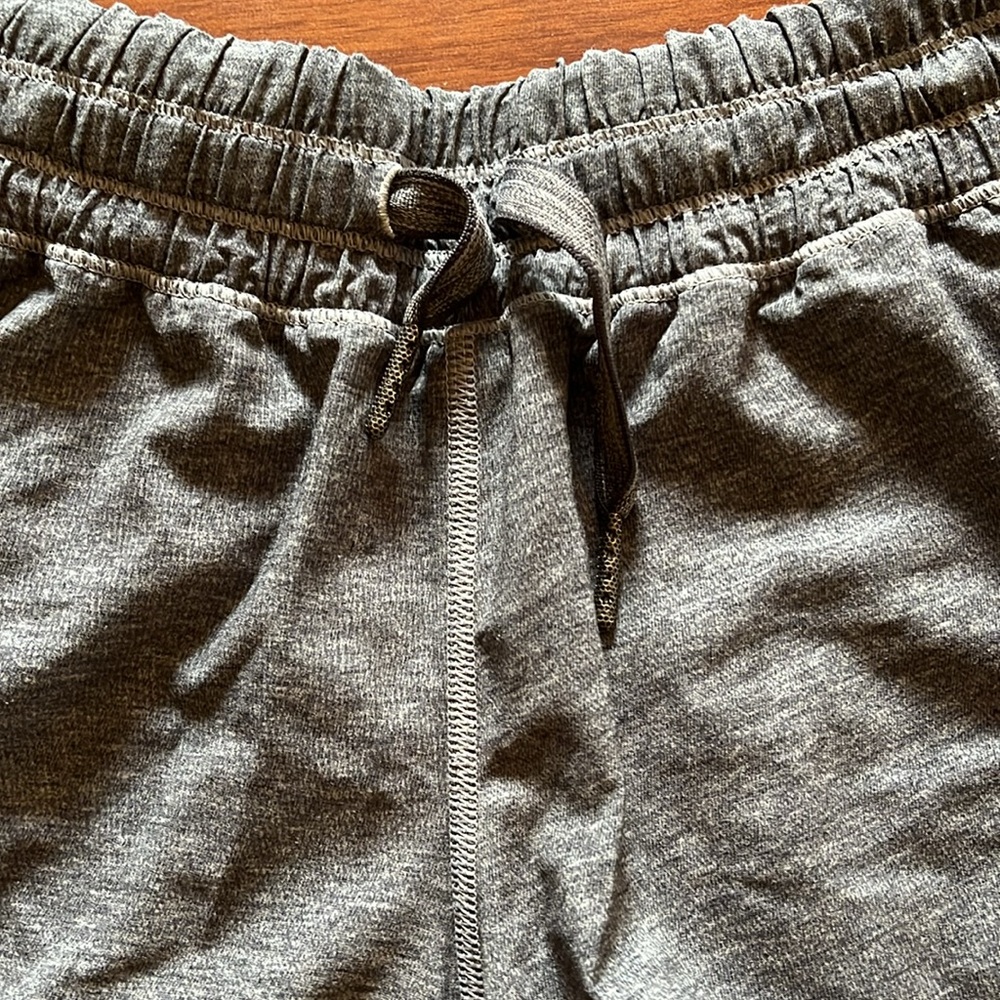 Lululemon Hotty Hot Shorts Grey Size 6 - Picture 2 of 6